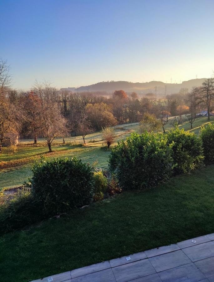 Im Grünen - Ferienwohnung mit privatem Garten, Terrasse, Spielplatz&schöner Aussicht Weilheim Exterior foto